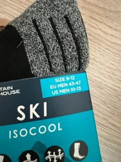 2 pairs of ski socks
