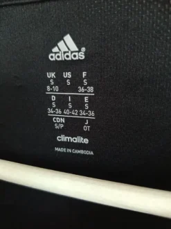 Adidaksen juoksupaita koko S