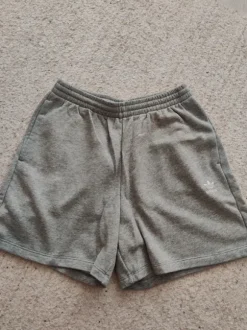 Adidaksen shortsit