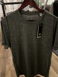 Adidaksen treenipaita harmaa