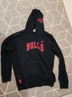 Adidas Bulls huppari