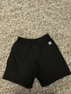 Adidas college shortsit, M