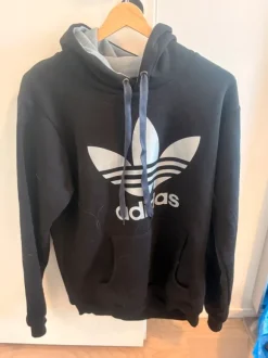 Adidas huppari