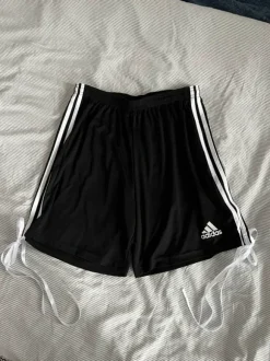Adidas shortsit