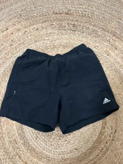 Adidas shortsit