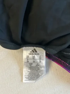 Adidas uimapuku