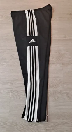Adidas verkkarit
