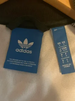Adidas verryttelytakki