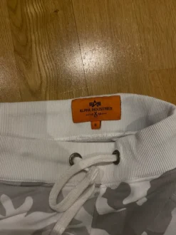 Alpha industries verkkarit