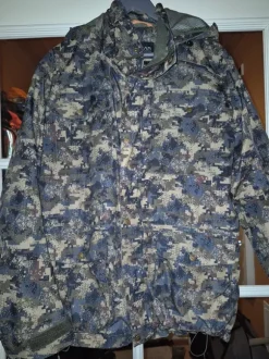 Anar metsästyspuku. Koko L.