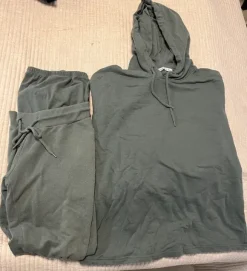 Anna Field mama setti