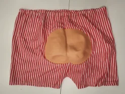 Apatiniai su nuogu uzpakaliu