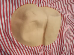 Apatiniai su nuogu uzpakaliu