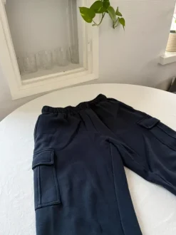 Aritzia collegehousut