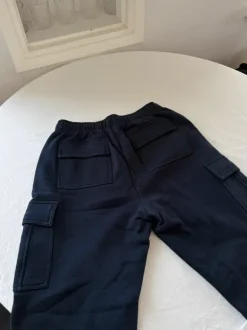 Aritzia collegehousut