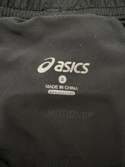 Asics urheilushortsit
