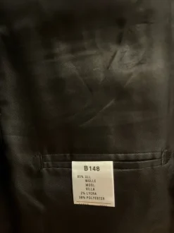 Batistini musta puvuntakki