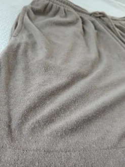 Beige shorts med fickor storlek M