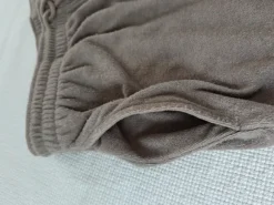 Beige shorts med fickor storlek M