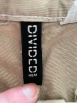 Beiget cargo shortsit