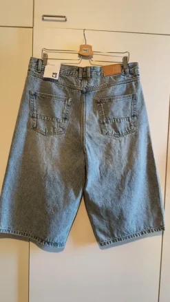 Bermuda shortsit koko XL