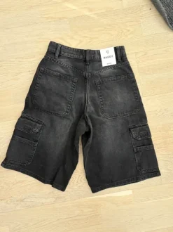 Bershka cargo shortsit
