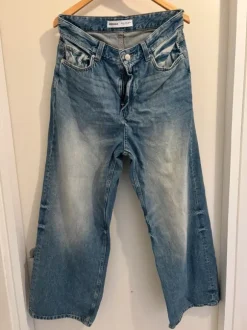 Bershka farkut koko EUR 42