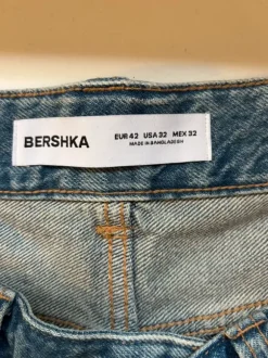 Bershka farkut koko EUR 42