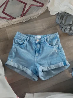 Bershka shortsit 38