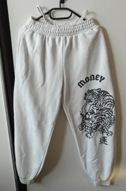 Bershka valkoiset kollarit