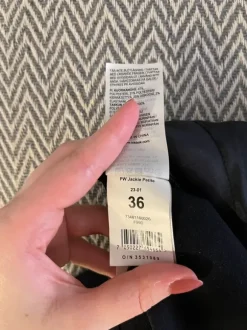 Bikbokin suorathousut