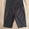 Blacc äitiysshortsit