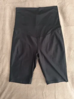 Blacc äitiysshortsit