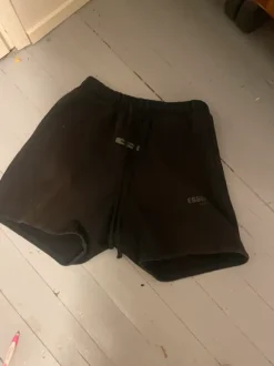 Black essentials shorts
