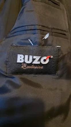 Buzo tummanharmaa raidallinen puku