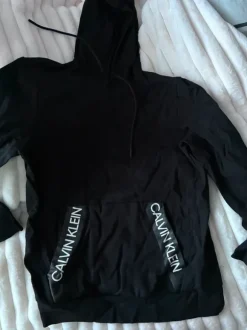 calvin klein huppari