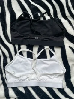 Calvin Klein topit