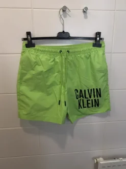 Calvin klein uimasortsit