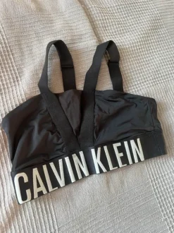 Calvin Klein yläosa