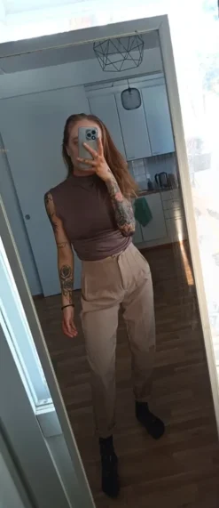 Chino -tyyliset housut