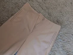 Chino -tyyliset housut