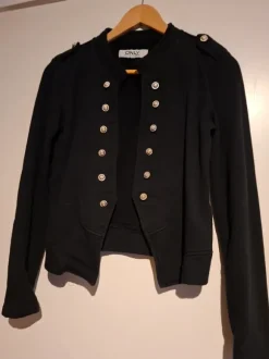 Collegekankainen jakku