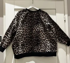 Collegepaita, koko S