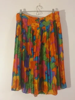 Colourful vintage pleated skirt