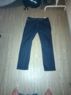 Dark blue jeans (baggy)