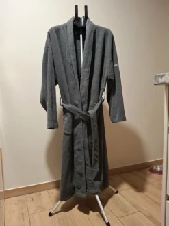 Didelis pilkas chalatas