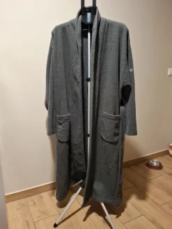 Didelis pilkas chalatas