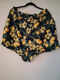 Dorothy Perkins shortsit 48