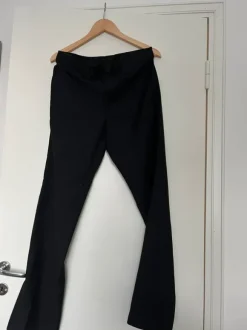 Dressmannin mustat puvunhousut