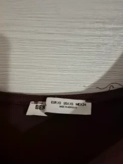 Długa bordowa sukienka na długi rękaw